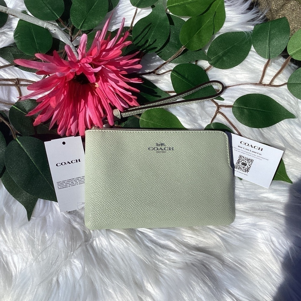NWT Coach Corner Zip Wristlet In Light Sage/Silver